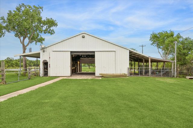 9102 N Humble Camp Road, Dickinson, TX 77539