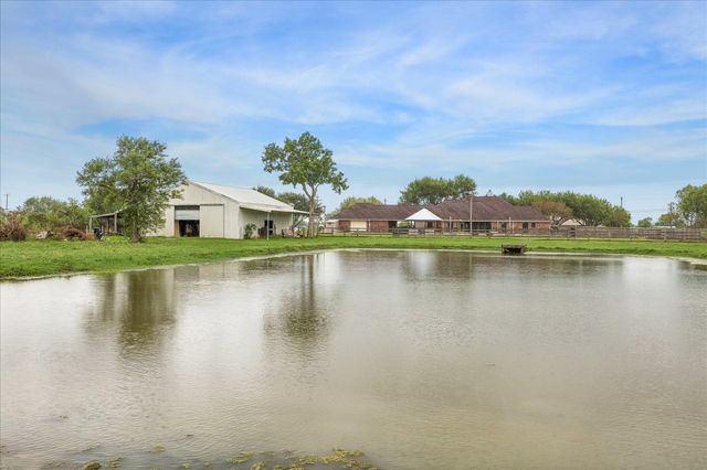9102 N Humble Camp Road, Dickinson, TX 77539