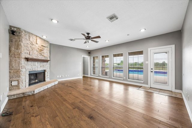 9102 N Humble Camp Road, Dickinson, TX 77539