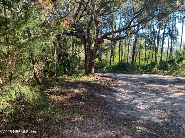 102 EDEN Avenue, Interlachen, FL 32148
