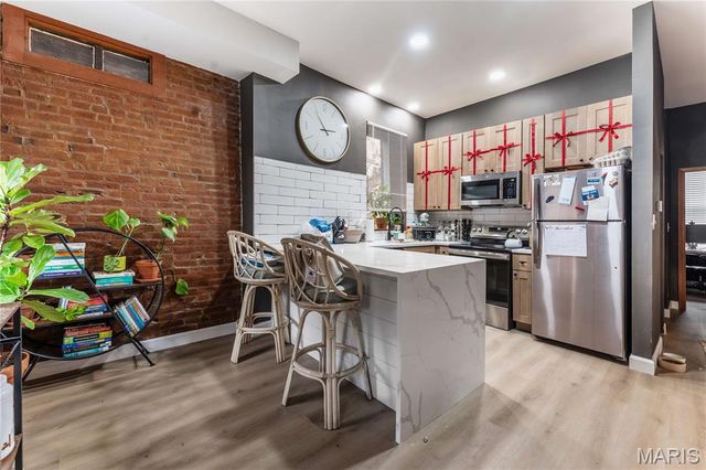 2211 Menard Street R, St Louis, MO 63104