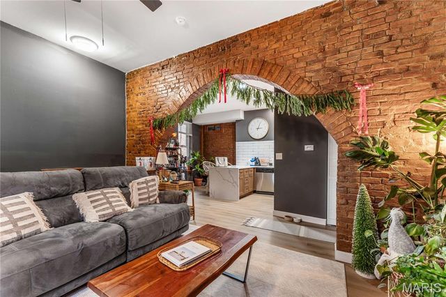 2211 Menard Street R, St Louis, MO 63104