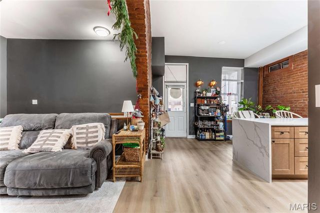 2211 Menard Street R, St Louis, MO 63104