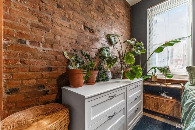 2211 Menard Street R, St Louis, MO 63104