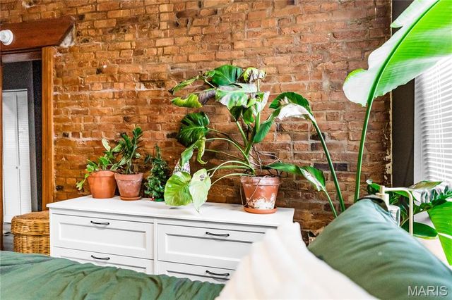 2211 Menard Street R, St Louis, MO 63104