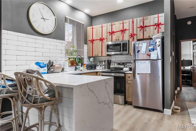 2211 Menard Street R, St Louis, MO 63104