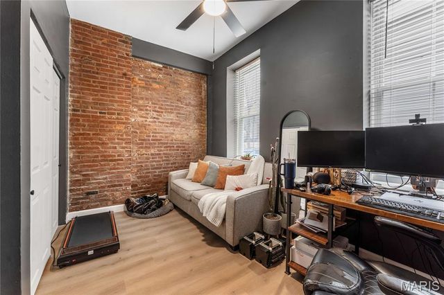 2211 Menard Street R, St Louis, MO 63104