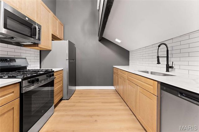 2211 Menard Street R, St Louis, MO 63104