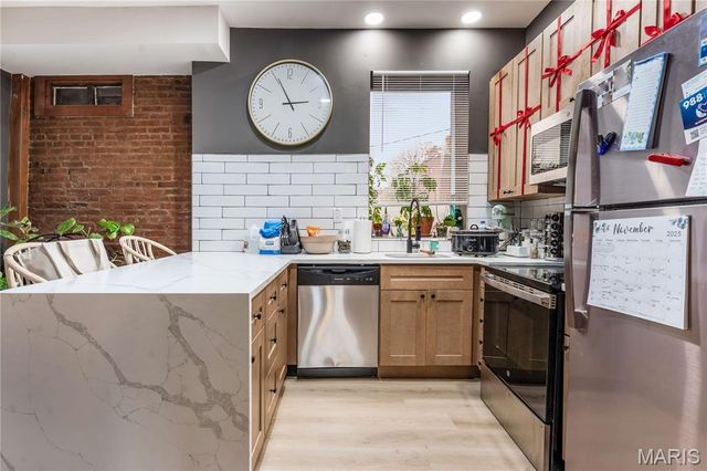 2211 Menard Street R, St Louis, MO 63104