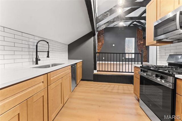 2211 Menard Street R, St Louis, MO 63104