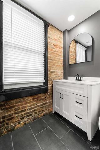 2211 Menard Street R, St Louis, MO 63104