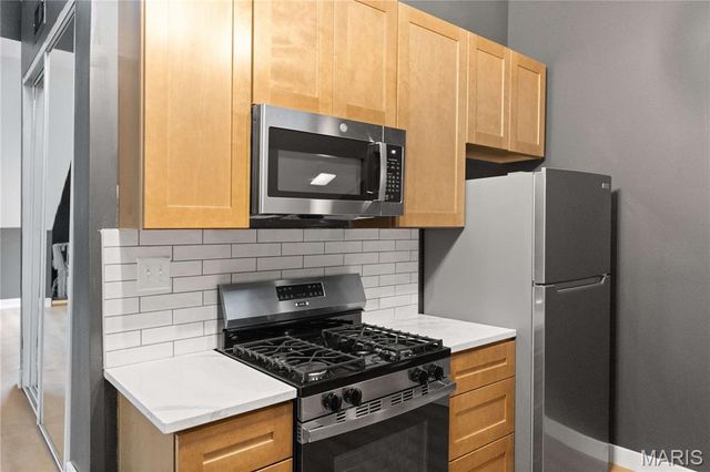 2211 Menard Street R, St Louis, MO 63104