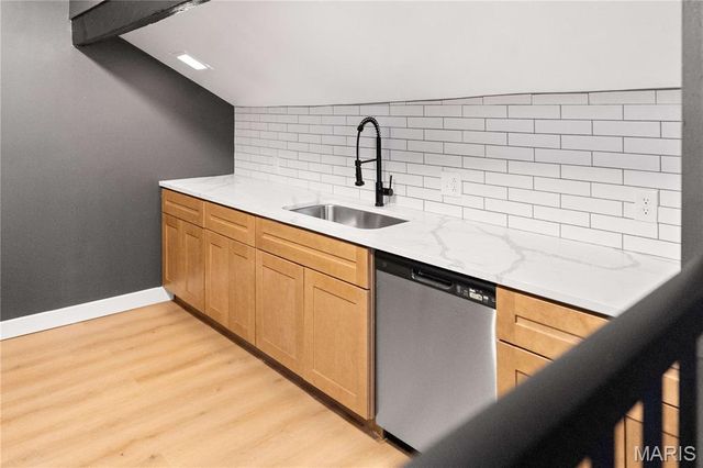 2211 Menard Street R, St Louis, MO 63104