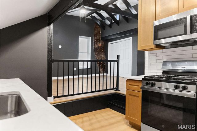 2211 Menard Street R, St Louis, MO 63104