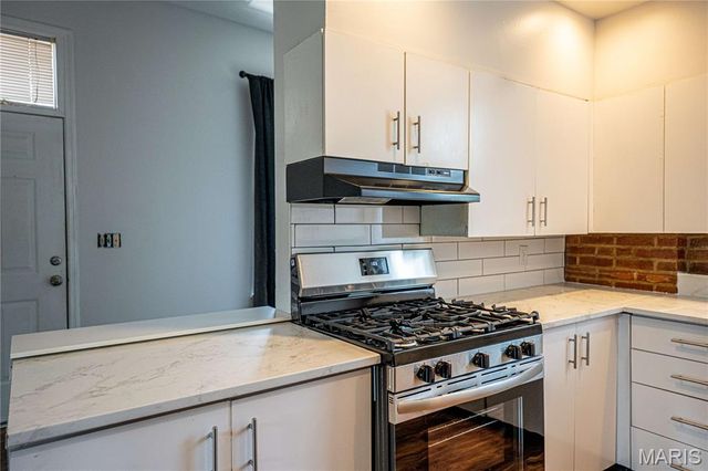 2211 Menard Street R, St Louis, MO 63104