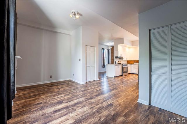 2211 Menard Street R, St Louis, MO 63104