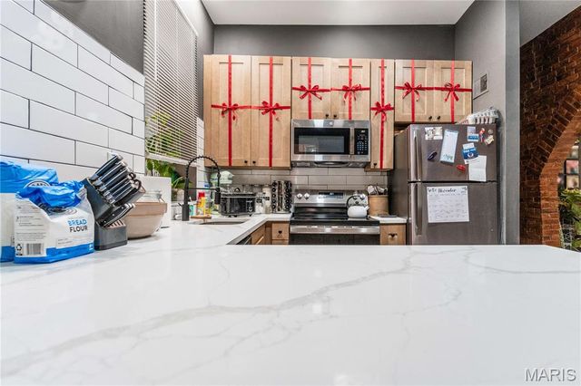 2211 Menard Street R, St Louis, MO 63104