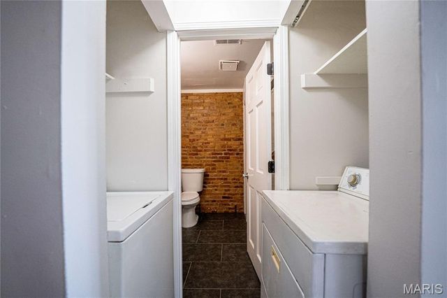 2211 Menard Street R, St Louis, MO 63104