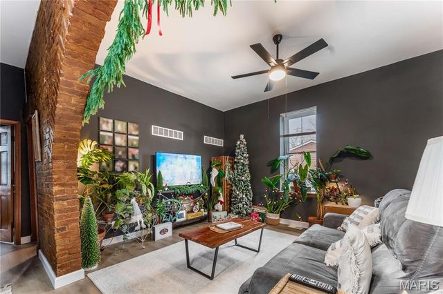 2211 Menard Street R, St Louis, MO 63104