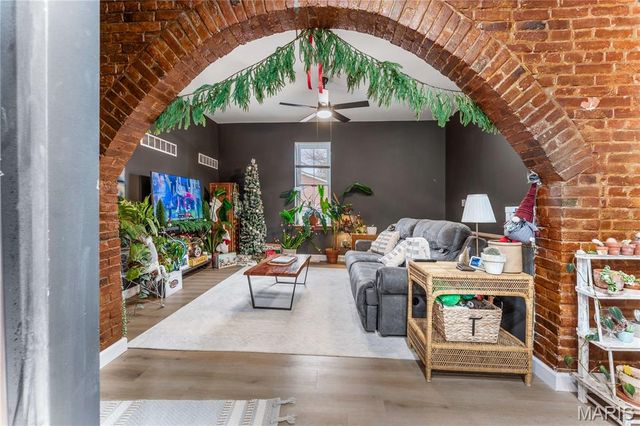 2211 Menard Street R, St Louis, MO 63104