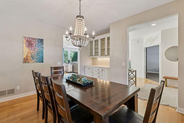 1631 Deephaven Drive, Woodbury, MN 55129