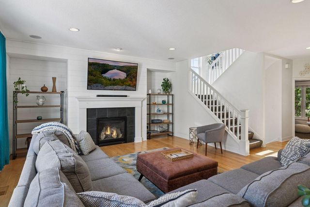 1631 Deephaven Drive, Woodbury, MN 55129