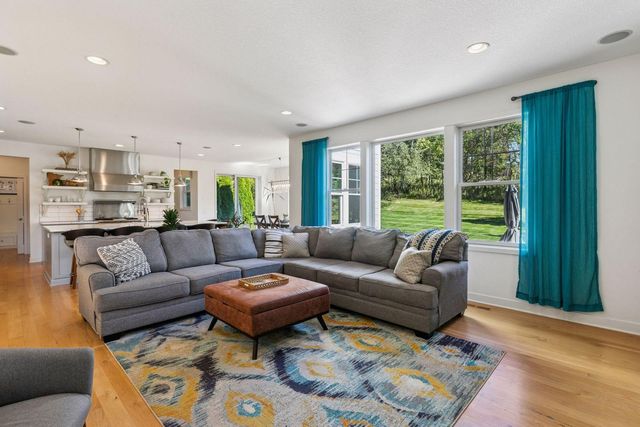 1631 Deephaven Drive, Woodbury, MN 55129