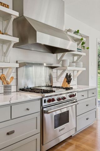 1631 Deephaven Drive, Woodbury, MN 55129