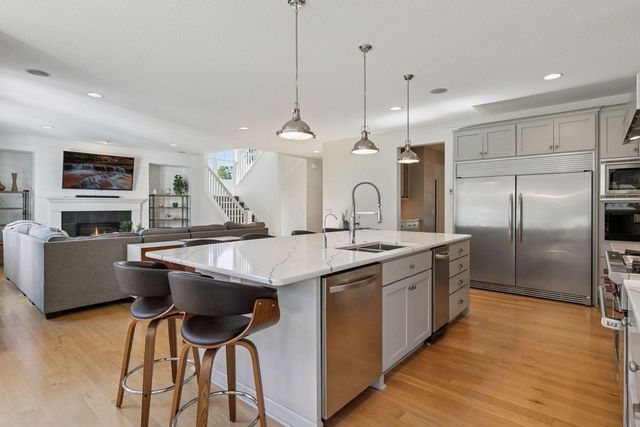 1631 Deephaven Drive, Woodbury, MN 55129