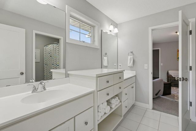 1631 Deephaven Drive, Woodbury, MN 55129