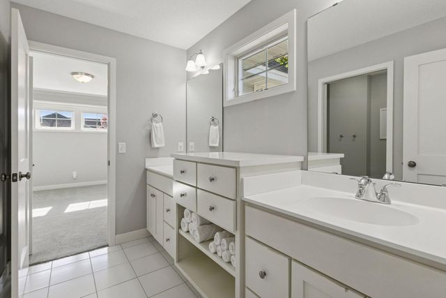 1631 Deephaven Drive, Woodbury, MN 55129