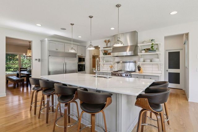 1631 Deephaven Drive, Woodbury, MN 55129