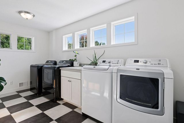 1631 Deephaven Drive, Woodbury, MN 55129