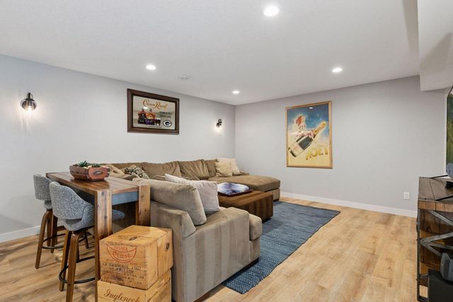 1631 Deephaven Drive, Woodbury, MN 55129