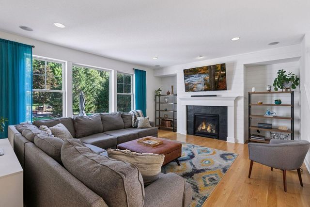 1631 Deephaven Drive, Woodbury, MN 55129