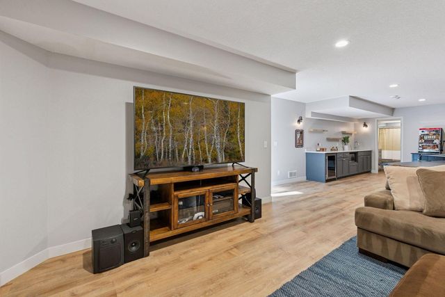 1631 Deephaven Drive, Woodbury, MN 55129