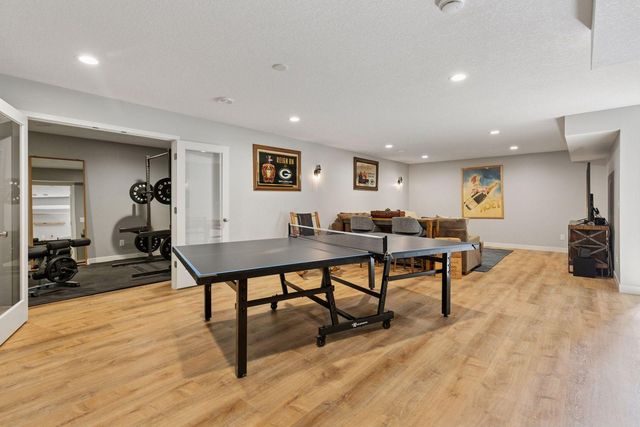 1631 Deephaven Drive, Woodbury, MN 55129