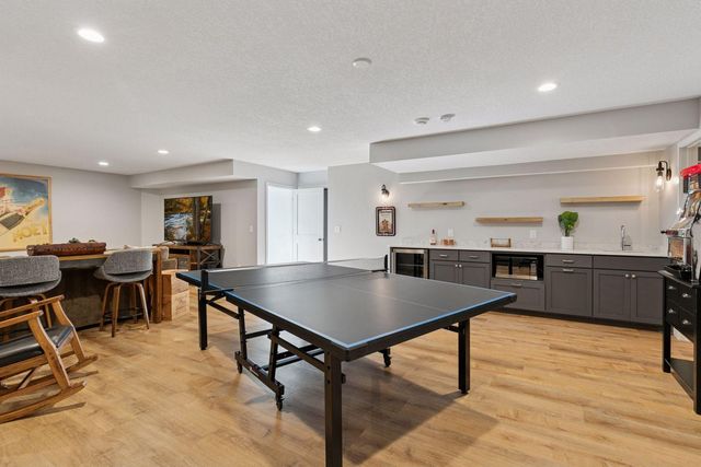 1631 Deephaven Drive, Woodbury, MN 55129