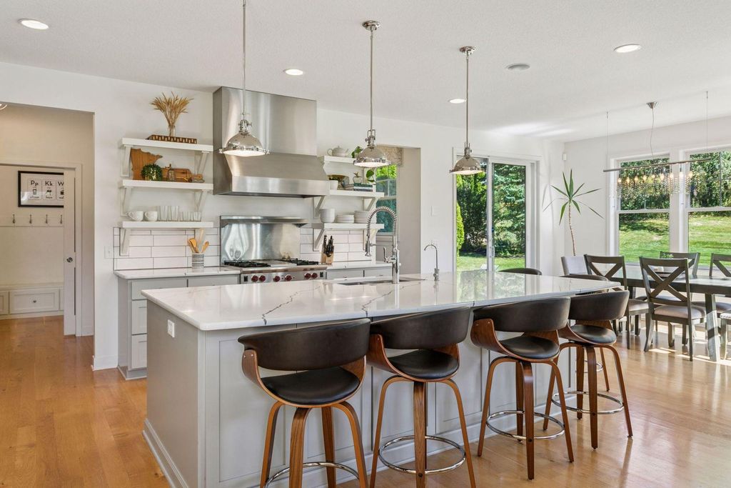 1631 Deephaven Drive, Woodbury, MN 55129