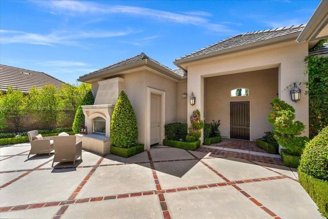 11350 N Glencastle Way, Fresno, CA 93730