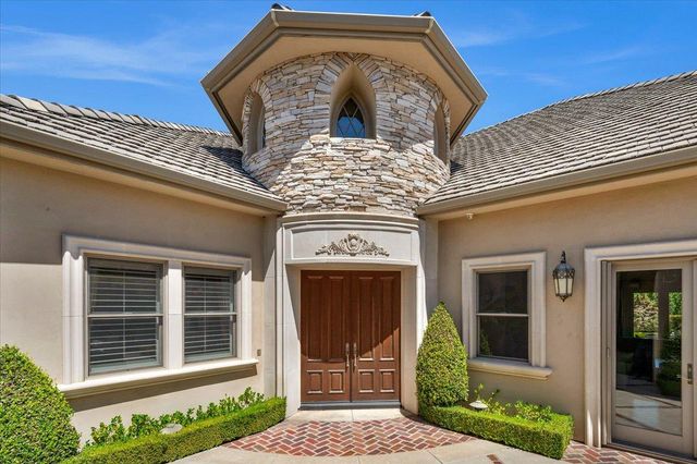 11350 N Glencastle Way, Fresno, CA 93730