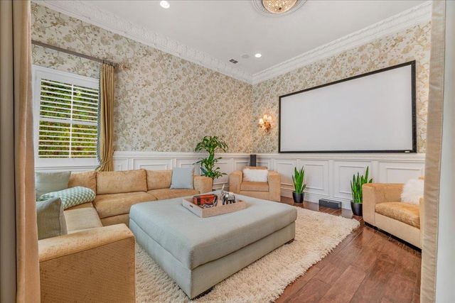 11350 N Glencastle Way, Fresno, CA 93730