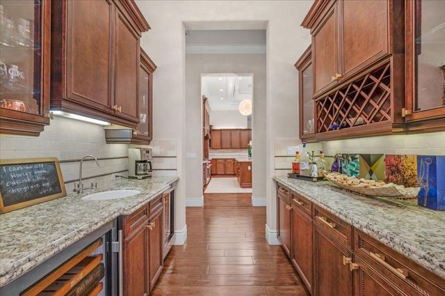 11350 N Glencastle Way, Fresno, CA 93730