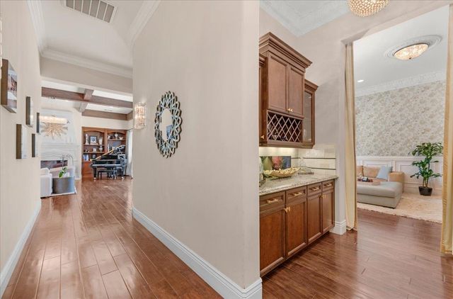 11350 N Glencastle Way, Fresno, CA 93730