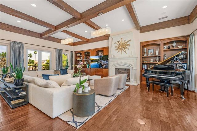 11350 N Glencastle Way, Fresno, CA 93730