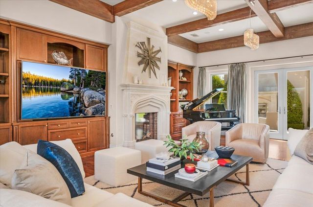 11350 N Glencastle Way, Fresno, CA 93730