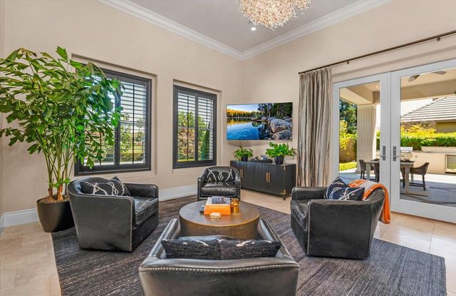 11350 N Glencastle Way, Fresno, CA 93730