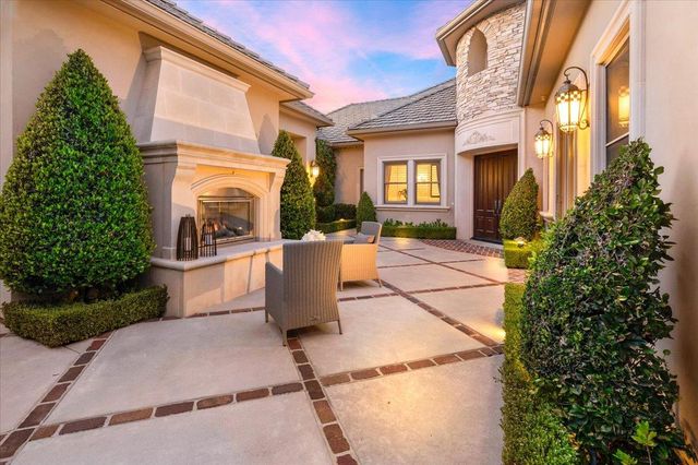 11350 N Glencastle Way, Fresno, CA 93730