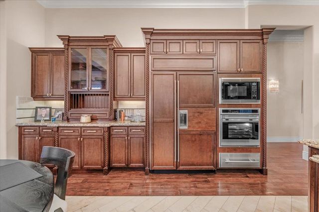 11350 N Glencastle Way, Fresno, CA 93730