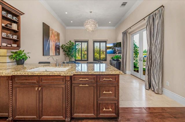 11350 N Glencastle Way, Fresno, CA 93730